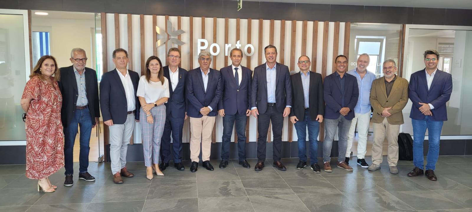 Porto de Aveiro recebe visita de comitiva da cidade de Santos, no Brasil