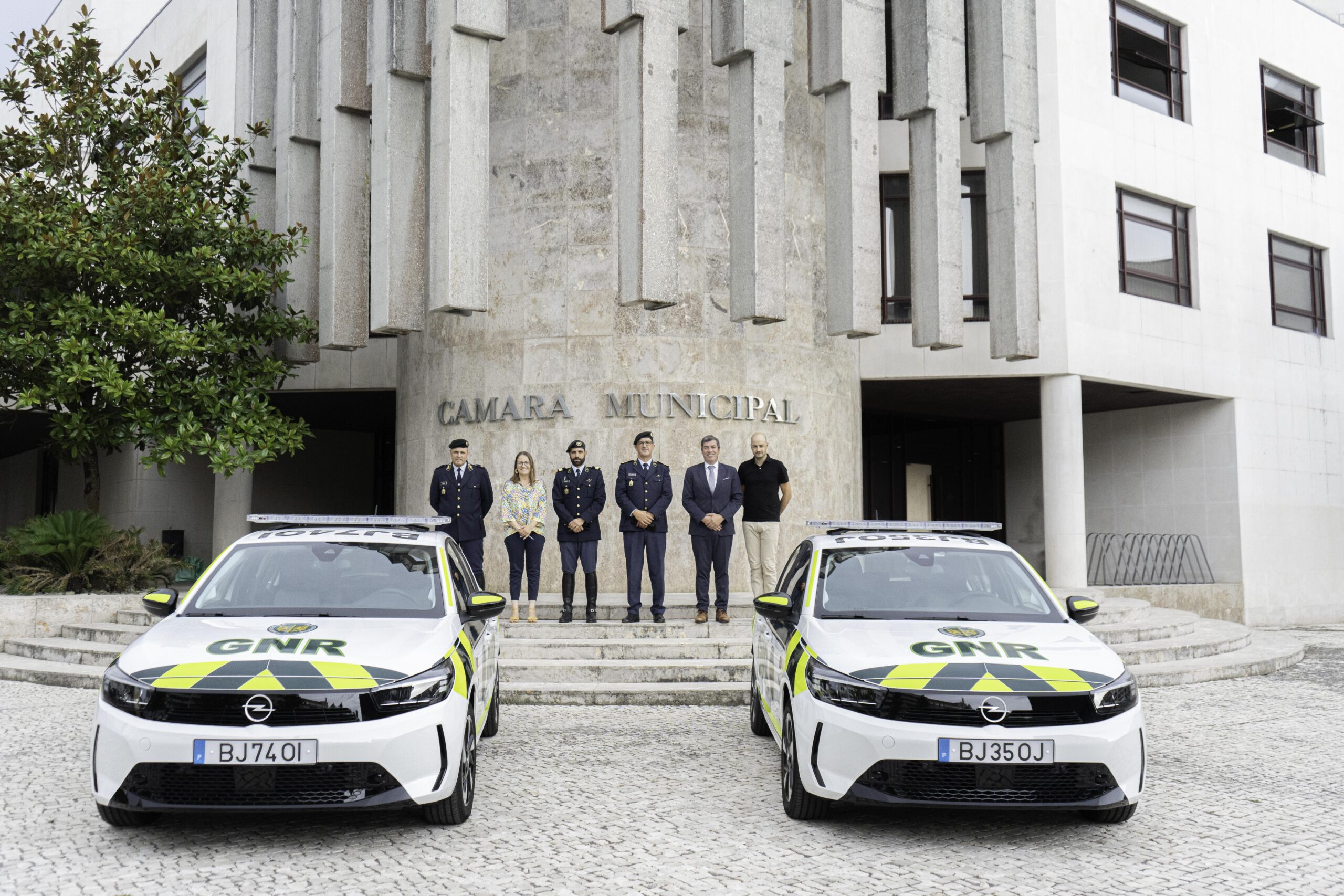 Câmara Municipal entrega automóveis elétricos à GNR para reforçar policiamento de proximidade