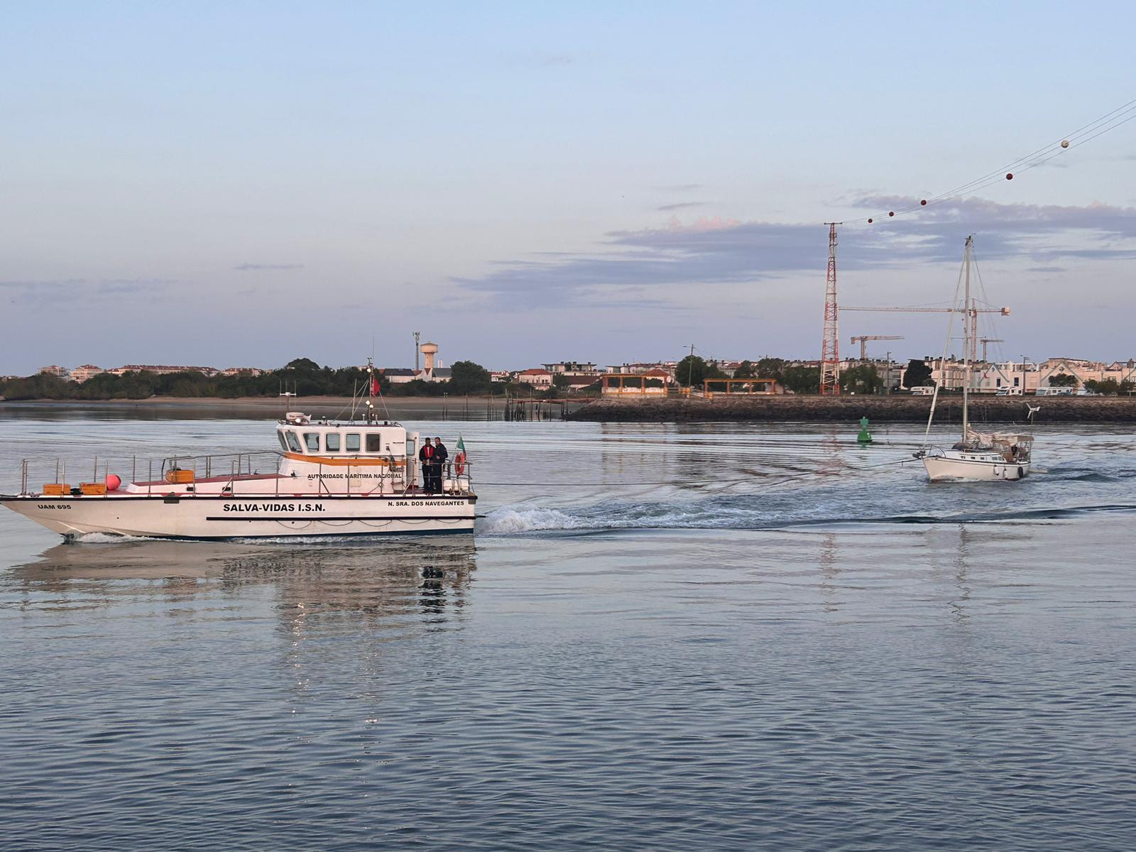 Marinha coordena resgate de suíço a bordo de veleiro à deriva, ao largo do Porto de Aveiro