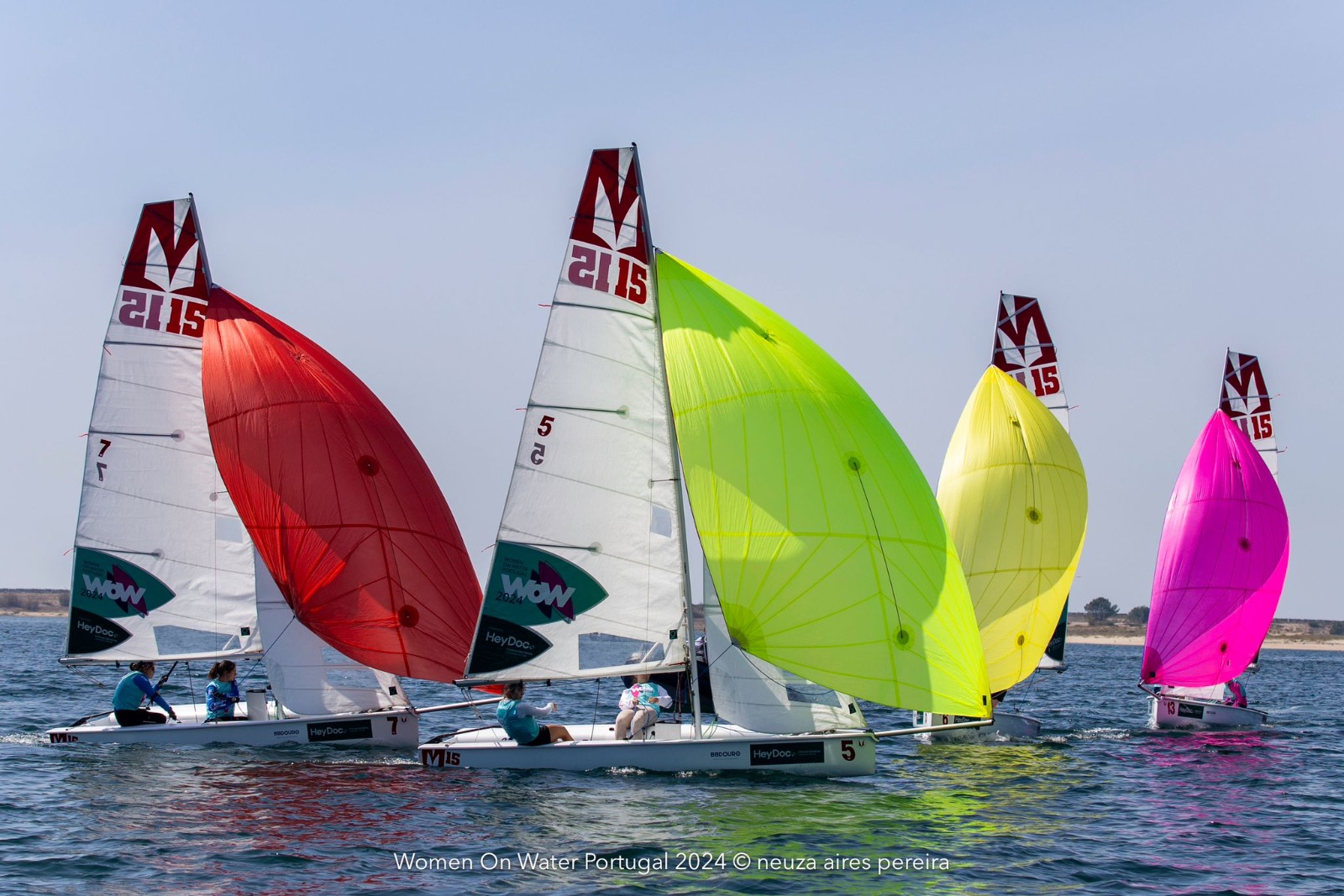 Jovens velejadoras do Clube de Vela da Costa Nova estrearam-se na maior competição nacional de vela feminina