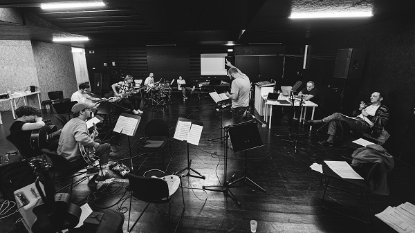 Samuel Úria e Orquestra do Mar preparados para interpretarem Carlos do Carmo