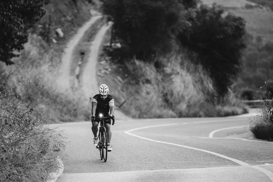 Tiago Cação passa por Ílhavo em volta a Portugal em bicicleta para apelar à mudança na mobilidade urbana