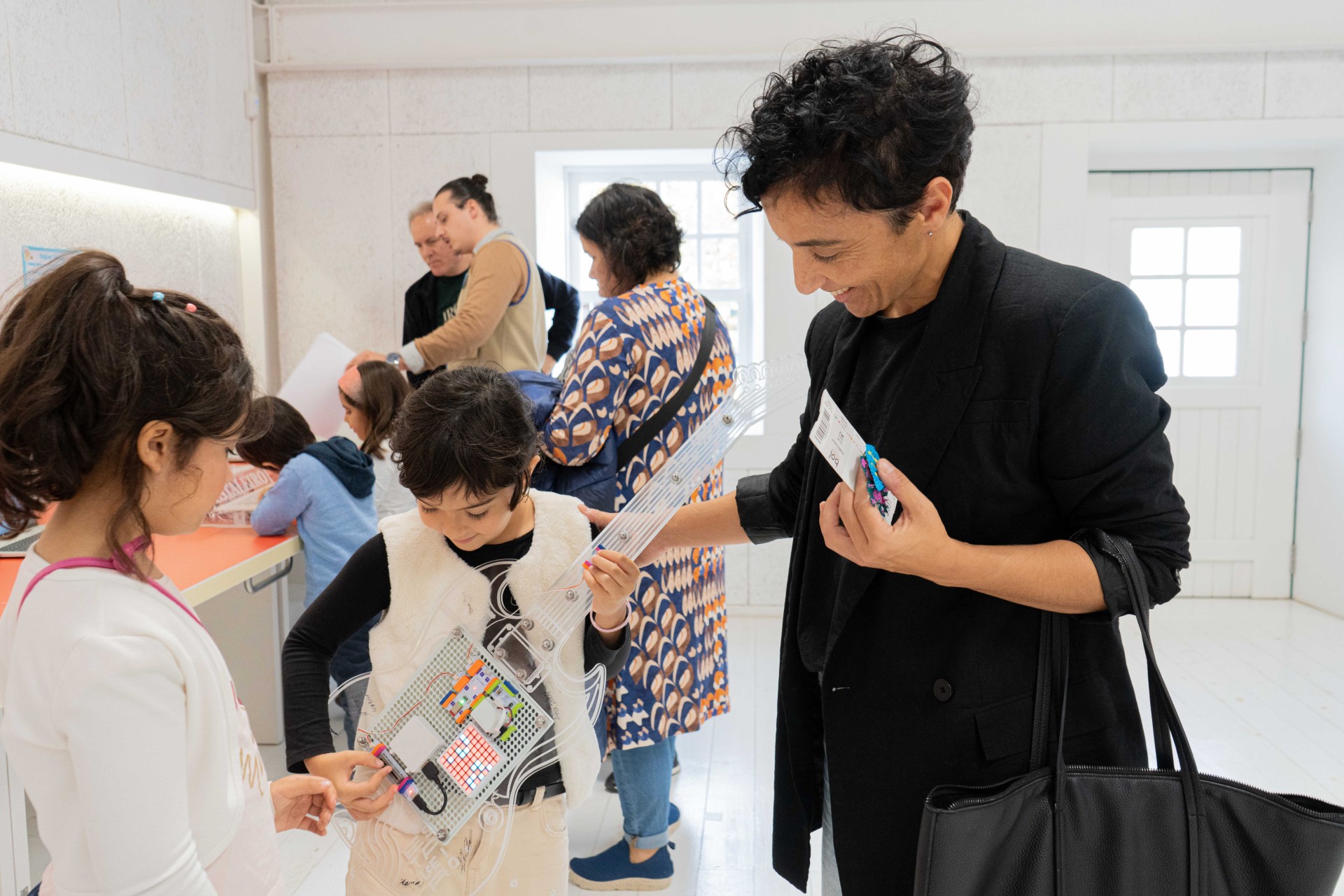 Estaleiro comemora Dia Nacional da Cultura Científica com espetáculo que combina magia e ciência