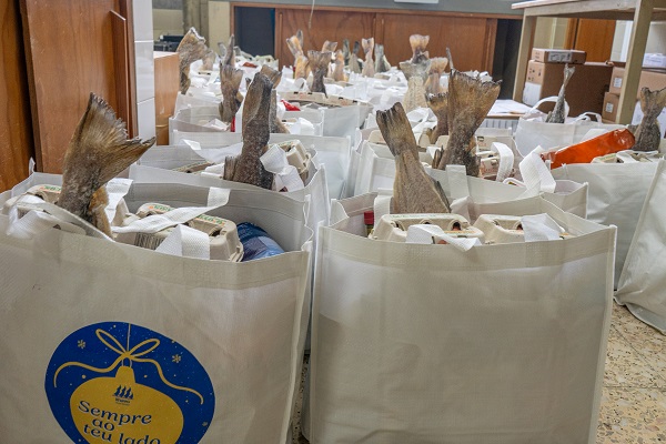 Câmara Municipal distribui cabazes de Natal pelos alunos mais carenciados