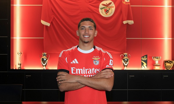 Francisco Souza Silva renovou contrato com Benfica