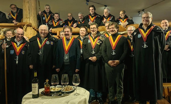 Quim Barreiros e Salvador Malheiro entronizados na Confraria do Bacalhau