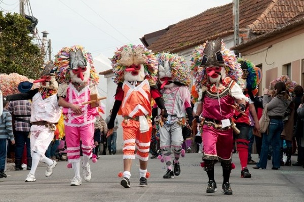 Carnaval sai às ruas de Vale de Ílhavo e Mercado acolhe baile