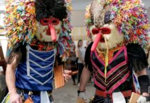 Cardadores: as máscaras, os trajes, as cardas e o Santo (que é um pipo de vinho)