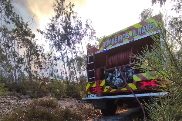 Bombeiros de Ílhavo acionados para o incêndio em Eixo e Eirol, Aveiro